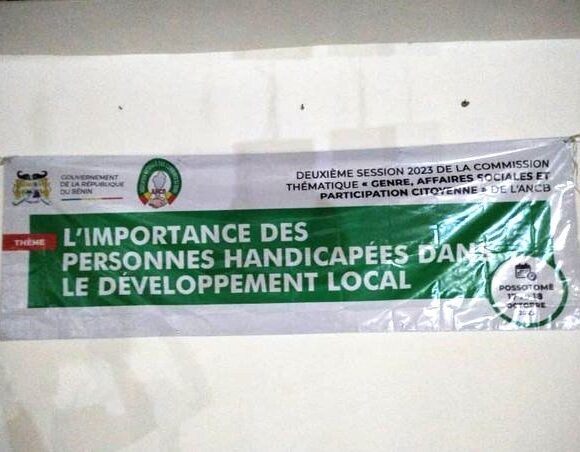 L’Association Nationale des Communes du Bénin (ANCB) a pris une initiative majeure pour l’inclusion et la participation des personnes handicapées dans le développement local