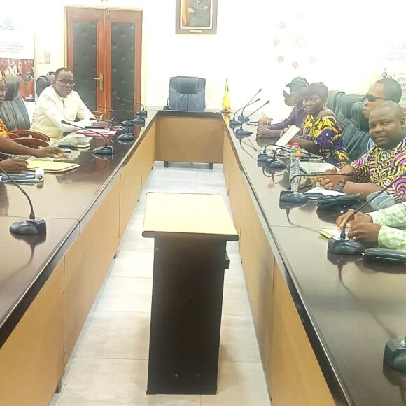 Arrêtés Portant conditions d’admission aux examens du CEP, BEPC et concours Nationaux au Bénin : La FAPHB et un consortium d’ONG échangent avec les cadres du MEMP