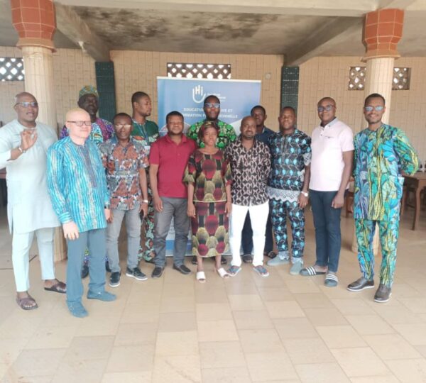 Former pour Construire Inclusif : des techniciens outillés sur les normes d’accessibilité universelle pour les personnes handicapées.