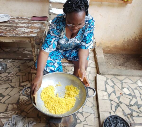 Gari au curcuma : une innovation entrepreneuriale portée par une femme handicapée visuelle