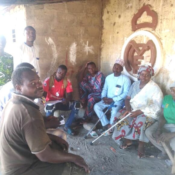 Commune de kandi: Séance d’échanges entre le chœur Bénin – Togo et l’association de personnes handicapées IRIKPÈ GOMINI de kandi.