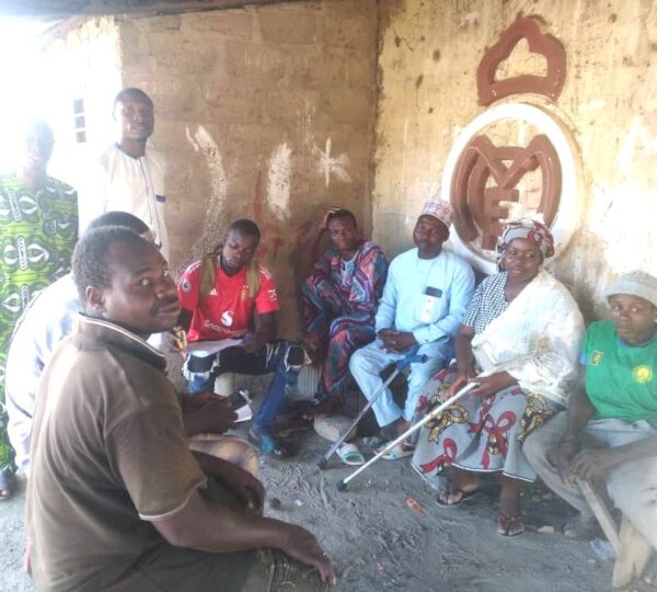 Commune de kandi: Séance d’échanges entre le chœur Bénin – Togo et l’association de personnes handicapées IRIKPÈ GOMINI de kandi.