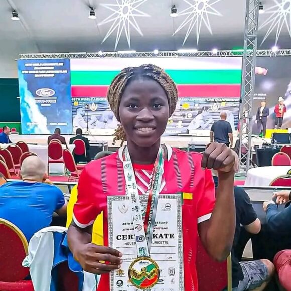 Championnat mondial de bras de fer :   Mauricette Houédanou sacrée Championne du Monde de Bras de Fer