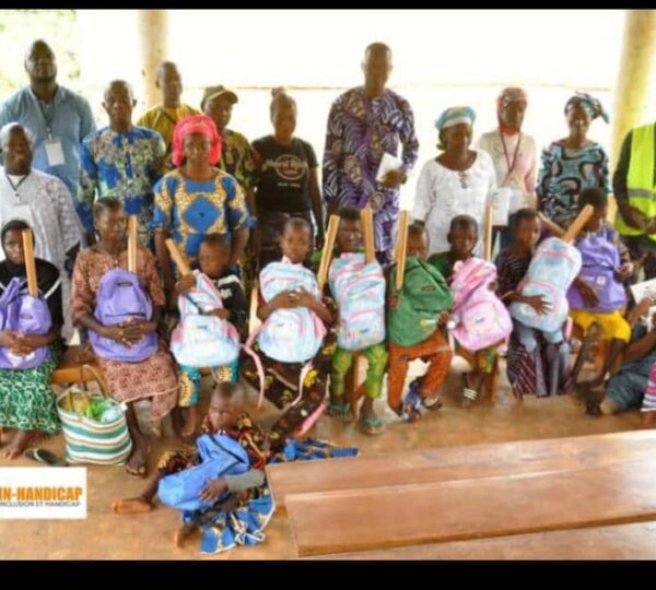 Akpro-Missérété : Des kits scolaires offerts aux enfants handicapés pour une rentrée inclusive