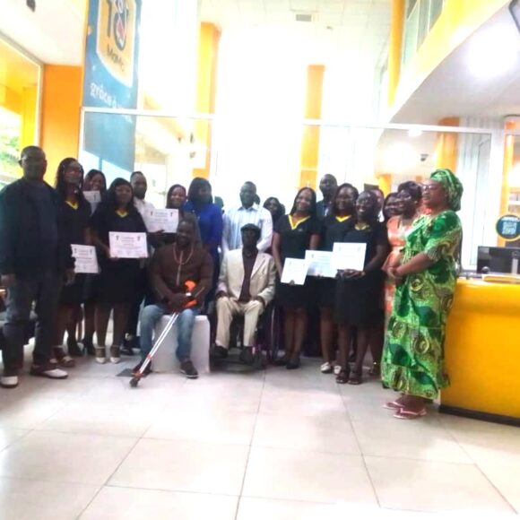 Inclusion des personnes sourdes dans la communication efficace : MTN BENIN forme son personnel sur la langue des signes