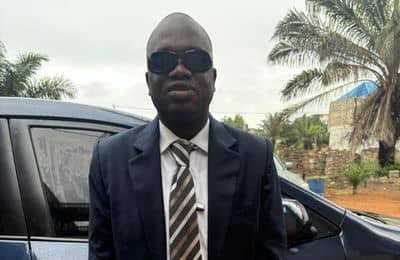 ENSEIGNEMENT SUPÉRIEUR AU BÉNIN : le Dr Bio Bienvenu Boni inscrit une page historique, premier enseignant d’université non-voyant du pays