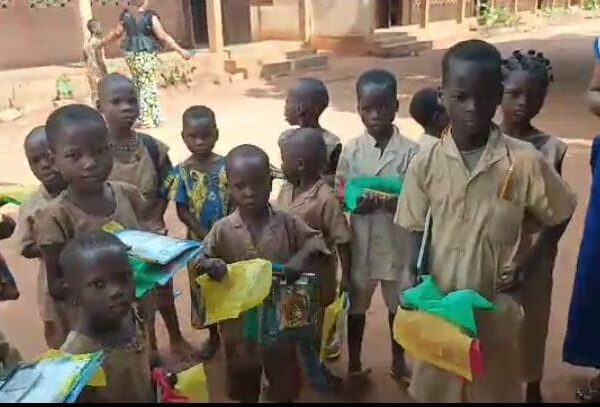 Zogbodome : des personnes handicapées au grand cœur viennent en aide aux écoliers