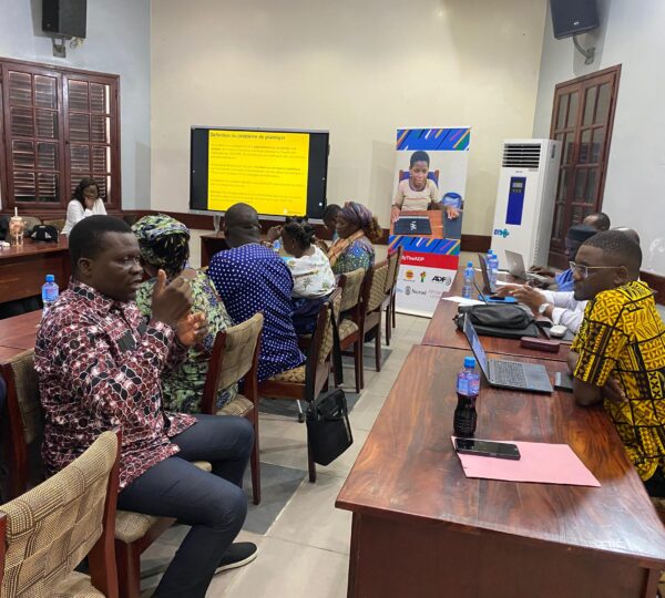 Plaidoyer et lobbying inclusifs : Sightsavers et la FAPHB renforcent les capacités des organisations de personnes handicapées